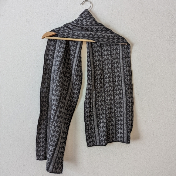 Micheal Kors Black Gray Wrap Logo Scarf - Picture 3 of 5